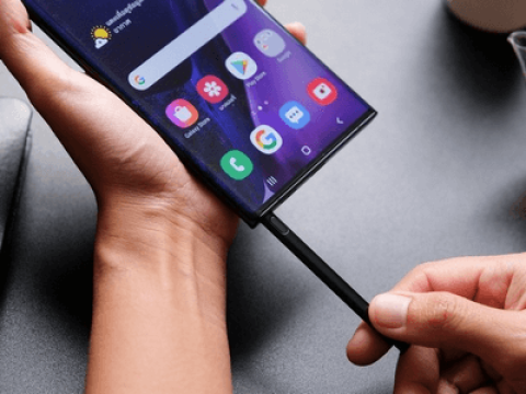 Samsung Galaxy S22 Ultra со встроенным стилусом на первых рендерах Samsung Galaxy S22 Ultra со встроенным стилусом на первых рендерах